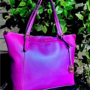IRIDESCENT Fushia Leather Large Michael Kors Purse